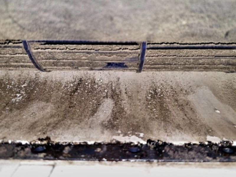 Composante de ventilation présentant de la poussière avant entretien